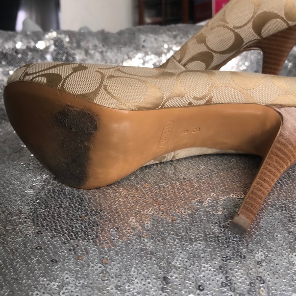 Coach shoes: Front toes out. - Picture 6 of 6